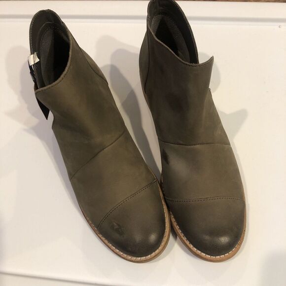 Crevo Coralie Chelsea Ankle Boots Bootie Cap Toe NWOB Size 10 Mink Grey - Picture 4 of 11